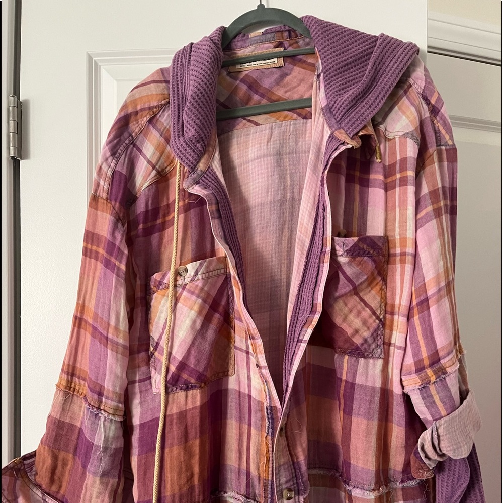 Free People Canyon Creek Buttondown. Color Violetta combo. Perfect condition. Si